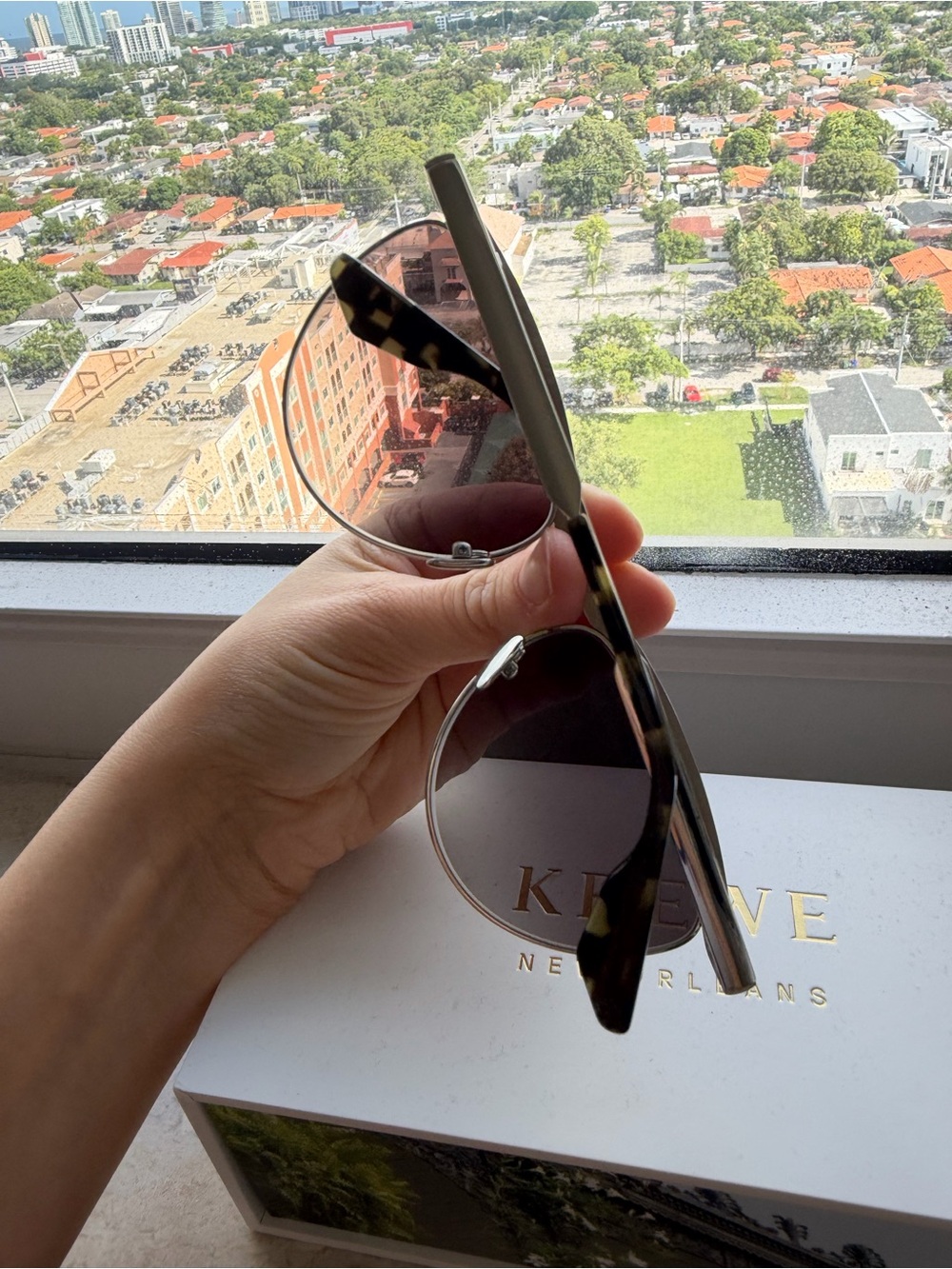 KREWE Heidi sunglasses Silver Chroma + Tortuga Noir - Picture 11 of 15